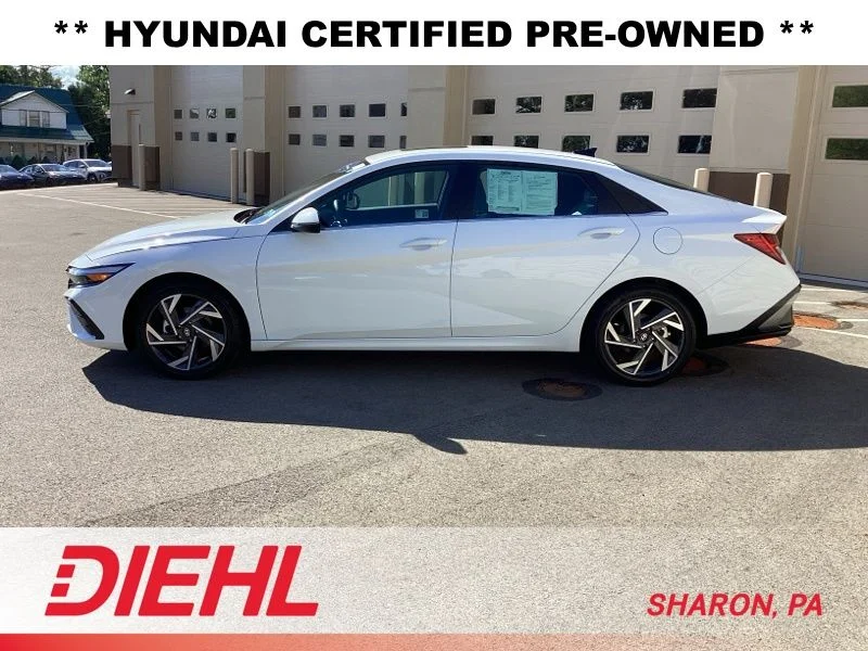 Used 2025 White Hyundai Limited image 4