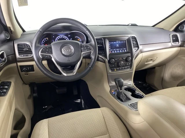 Used 2018 Silver Jeep Laredo E image 18