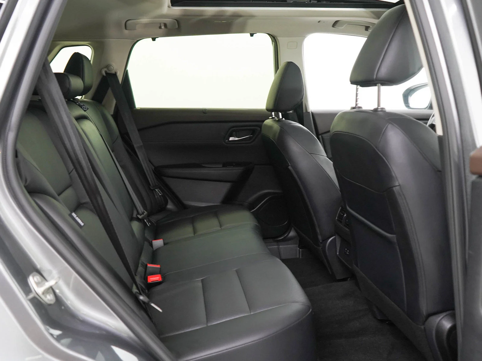 Used 2023 Gun Metallic Nissan SV image 12