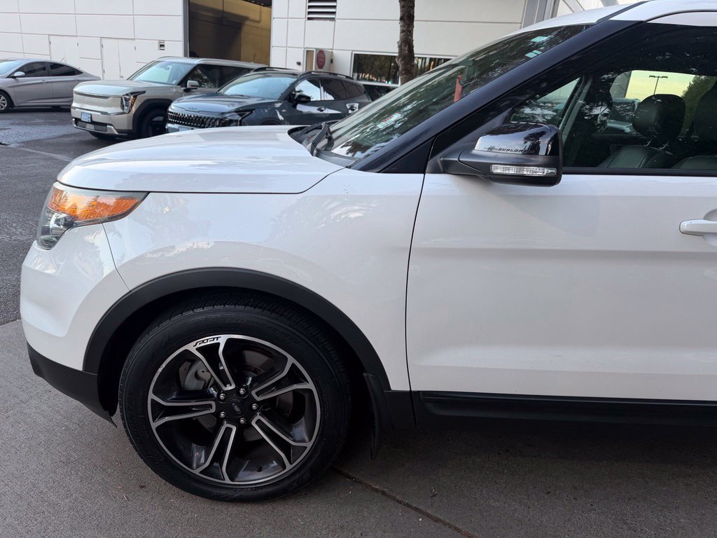 Used 2015 White Platinum Clearcoat Metallic Ford Sport image 8