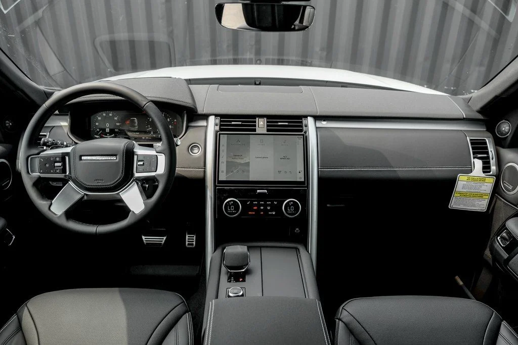 Certified Used 2025 Fuji White Land Rover Dynamic SE image 20