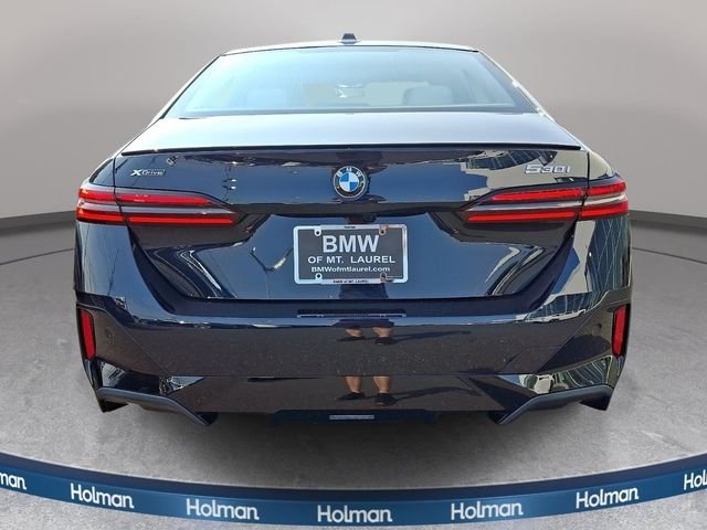 New 2027 Carbon Black Metallic BMW 530i xDrive image 6