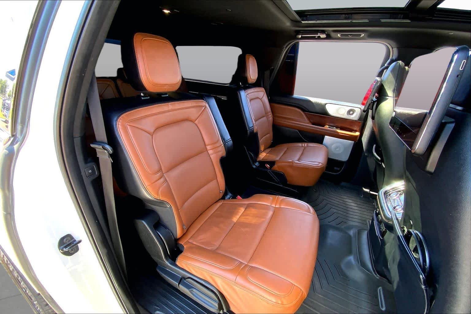 Used 2021 Ceramic Pearl Lincoln Reserve image 20