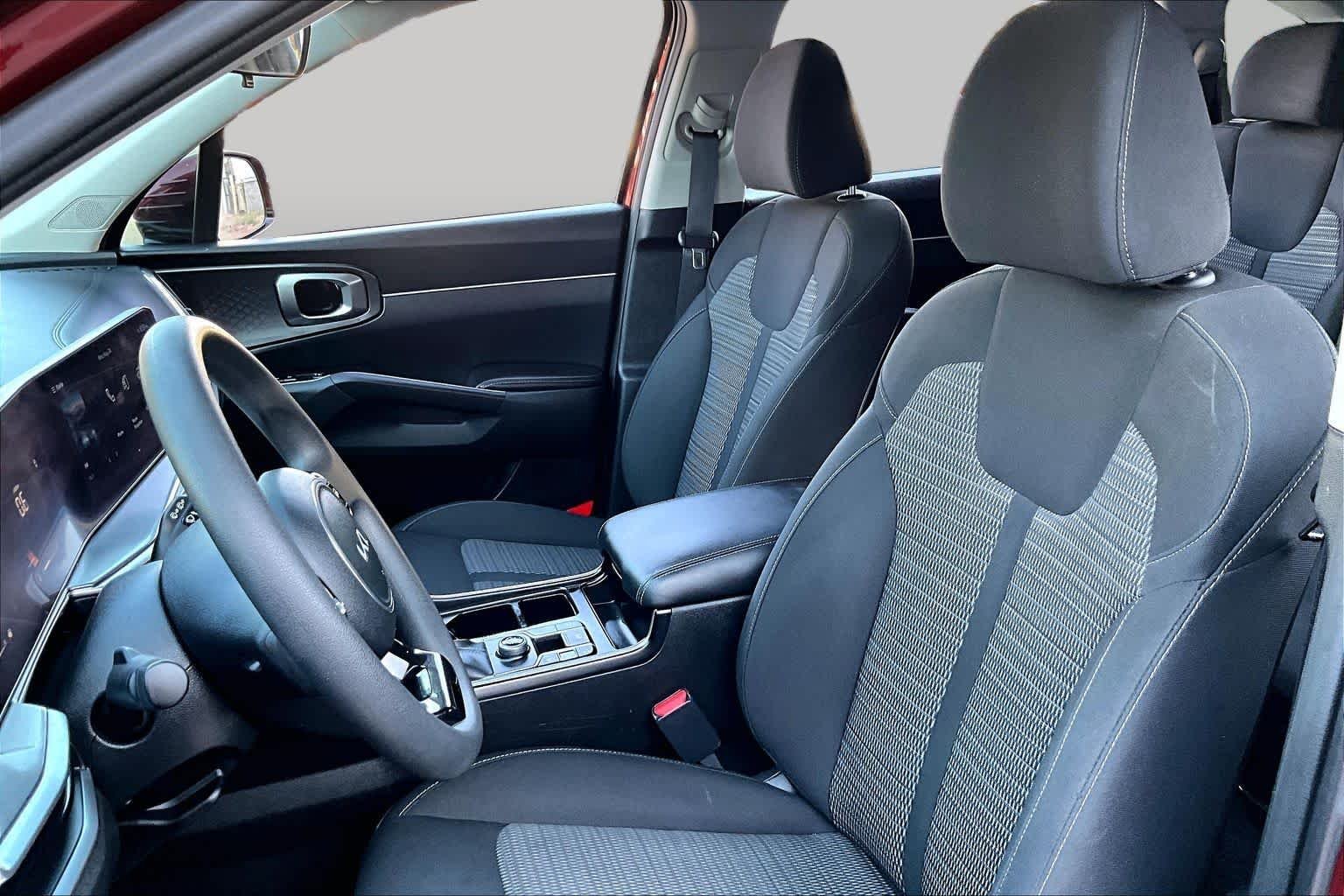 Pre-Owned 2024 Kia Sorento LX
