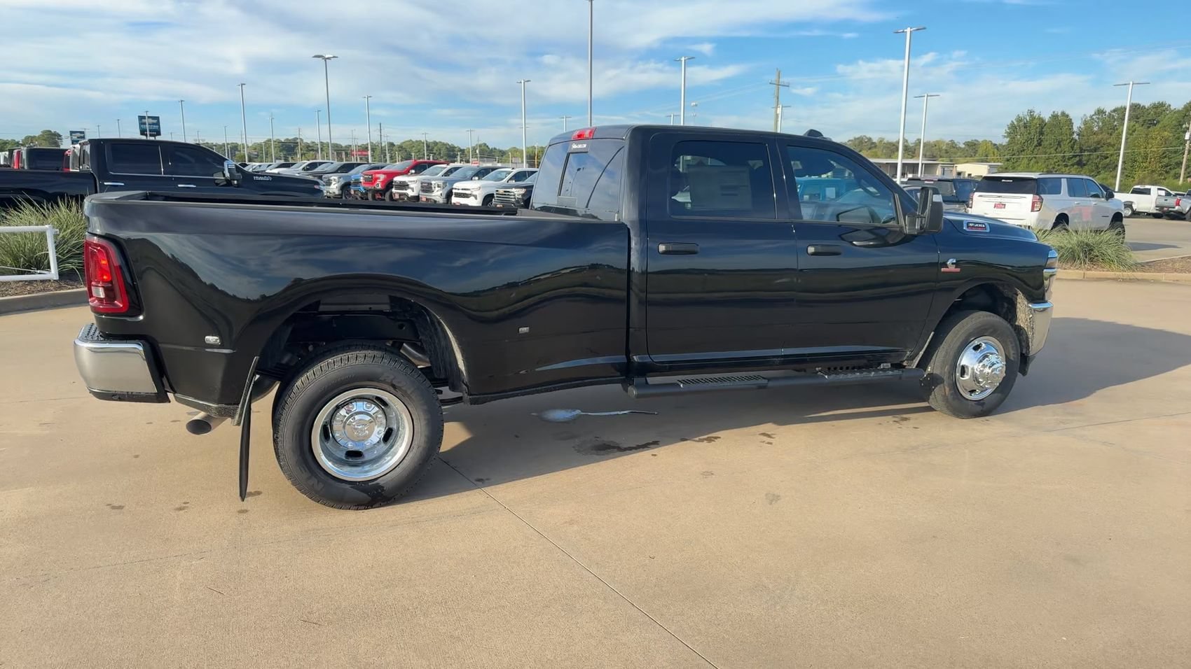 New 2026 Diamond Black Crystal Pearlcoat Ram Tradesman image 9