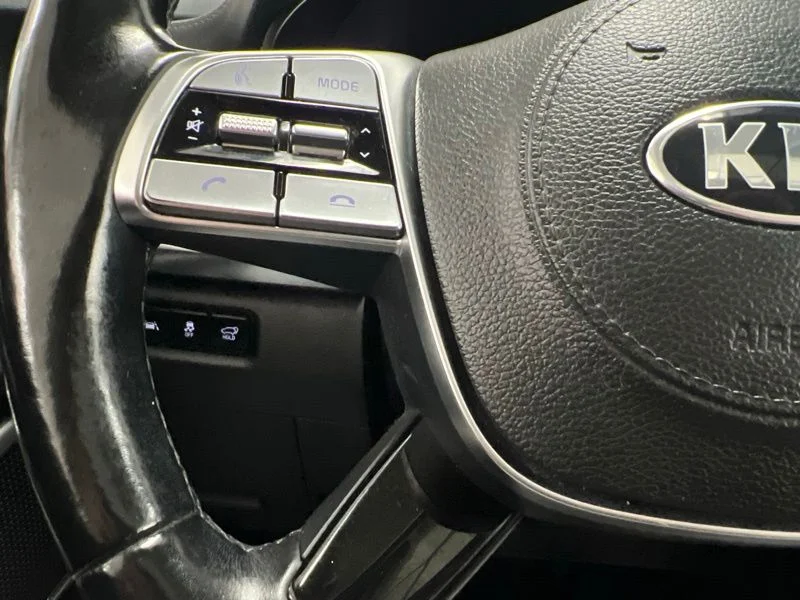 Used 2020 White Kia EX image 24