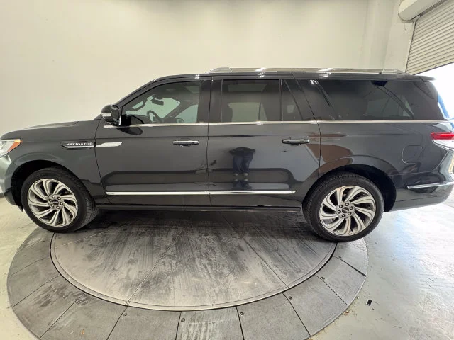 Used 2023 Starlight Gray Premium Colorant Lincoln Reserve image 16