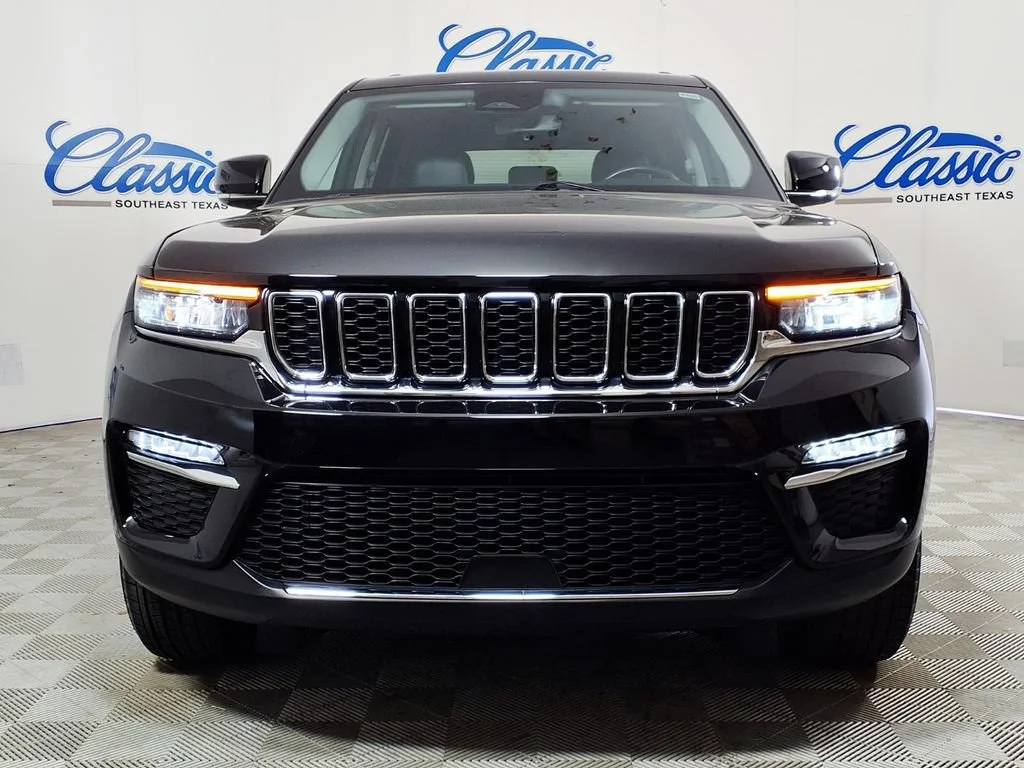 Used 2022 Diamond Black C Jeep Limited image 3