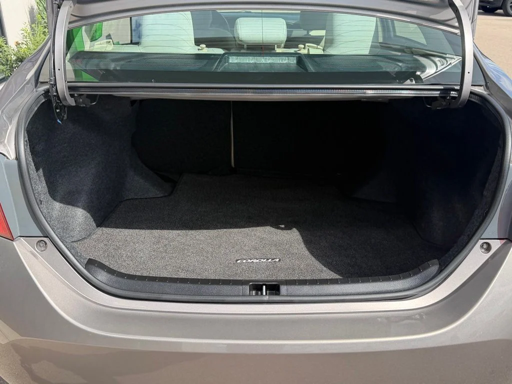 Used 2016 Brown Toyota LE image 9