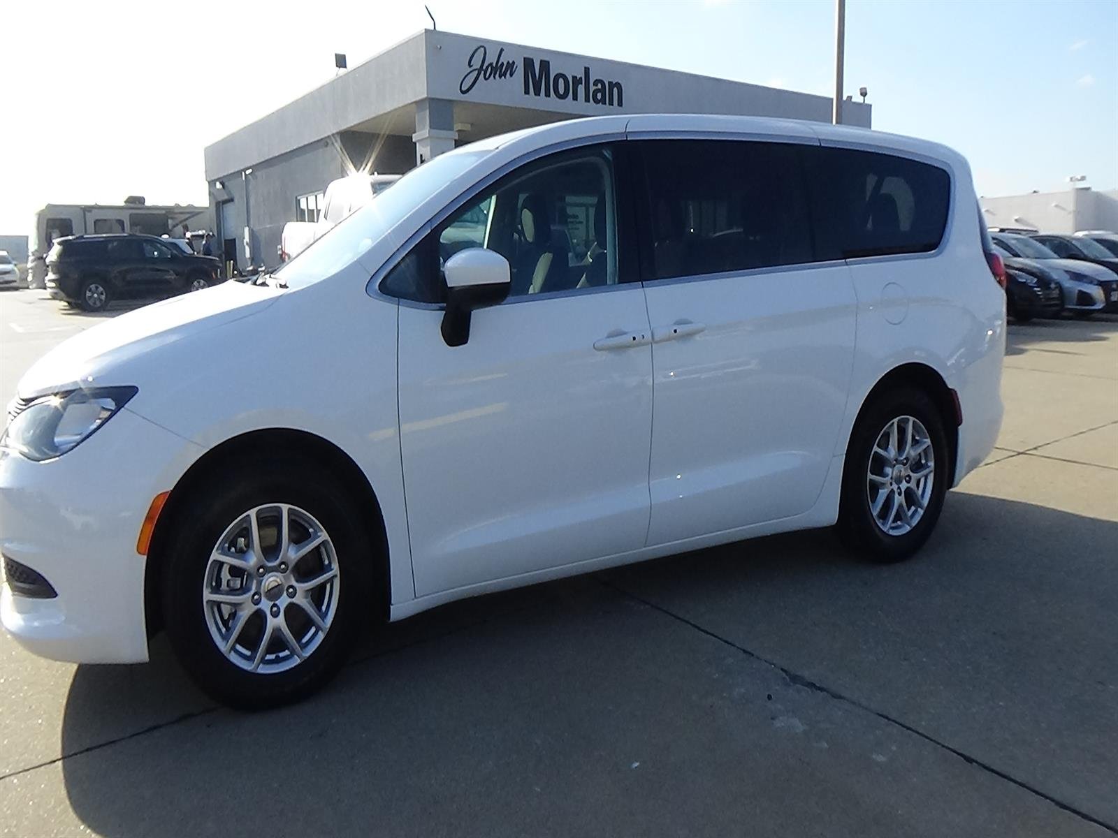 2023 Chrysler Voyager LX