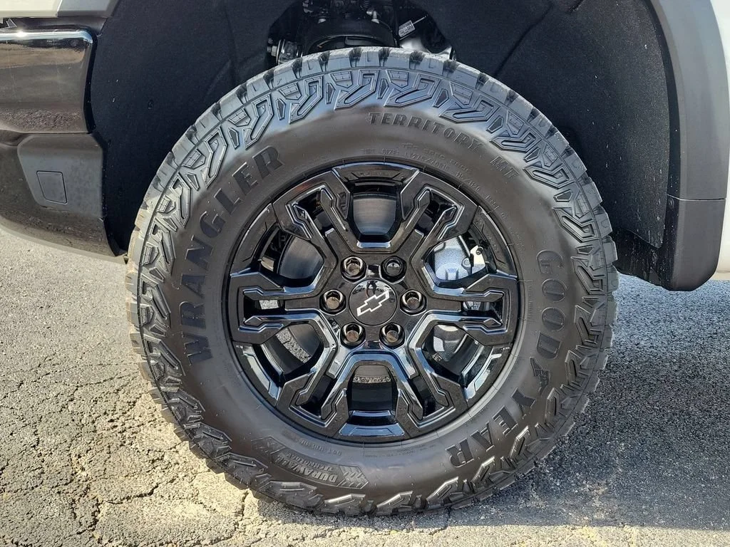 New 2026 White Sands Chevrolet ZR2 image 25