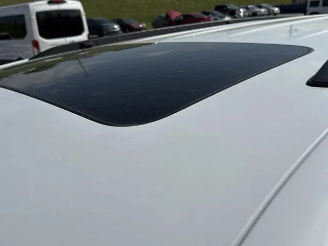 New 2026 Bright White Clear-Coat Exterior Paint Jeep Laredo X image 14
