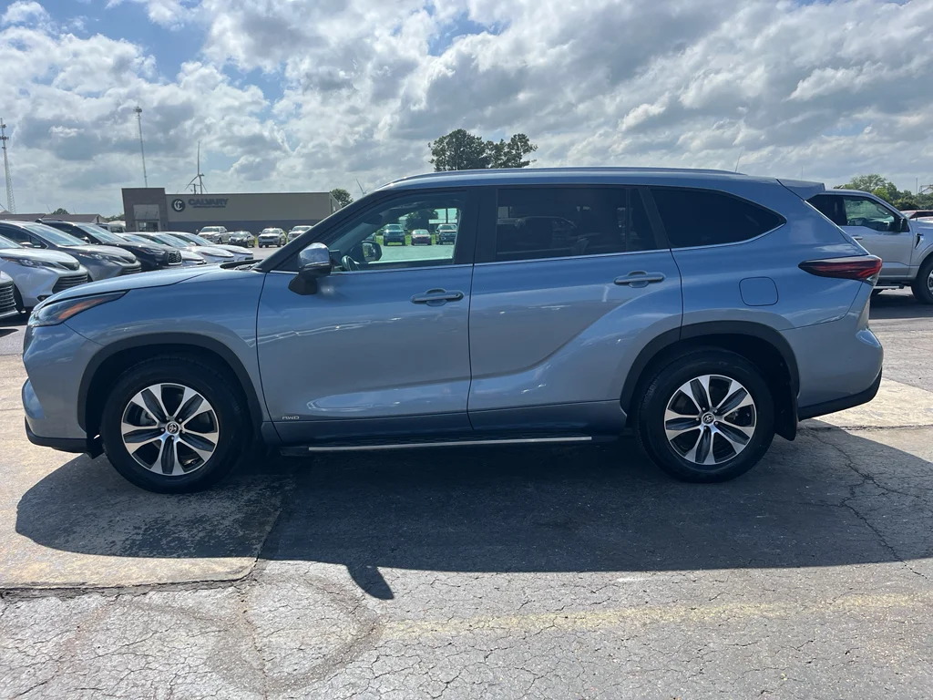 Certified Used 2024 Moon Dust Toyota Hybrid XLE image 5
