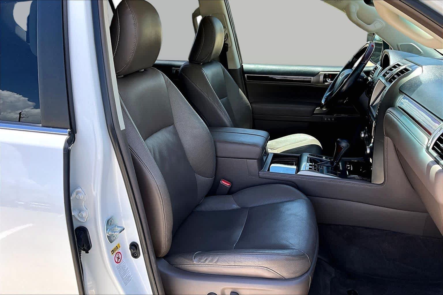 Used 2016 Starfire Pearl Lexus  image 8