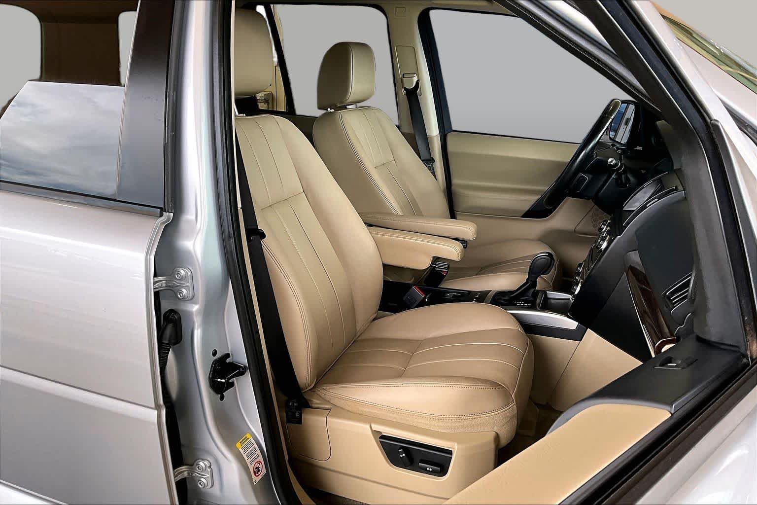 Used 2014 Indus Silver Land Rover  image 8