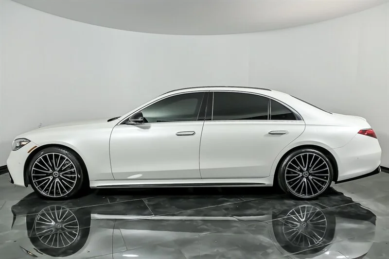 Used 2022 MANUFAKTUR Diamond White Metallic Mercedes-Benz S 580 4MATIC® image 6