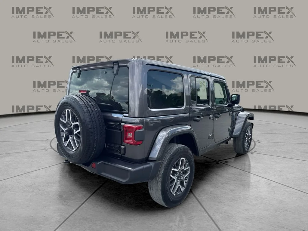 Used 2025 Gray Jeep Sahara image 5