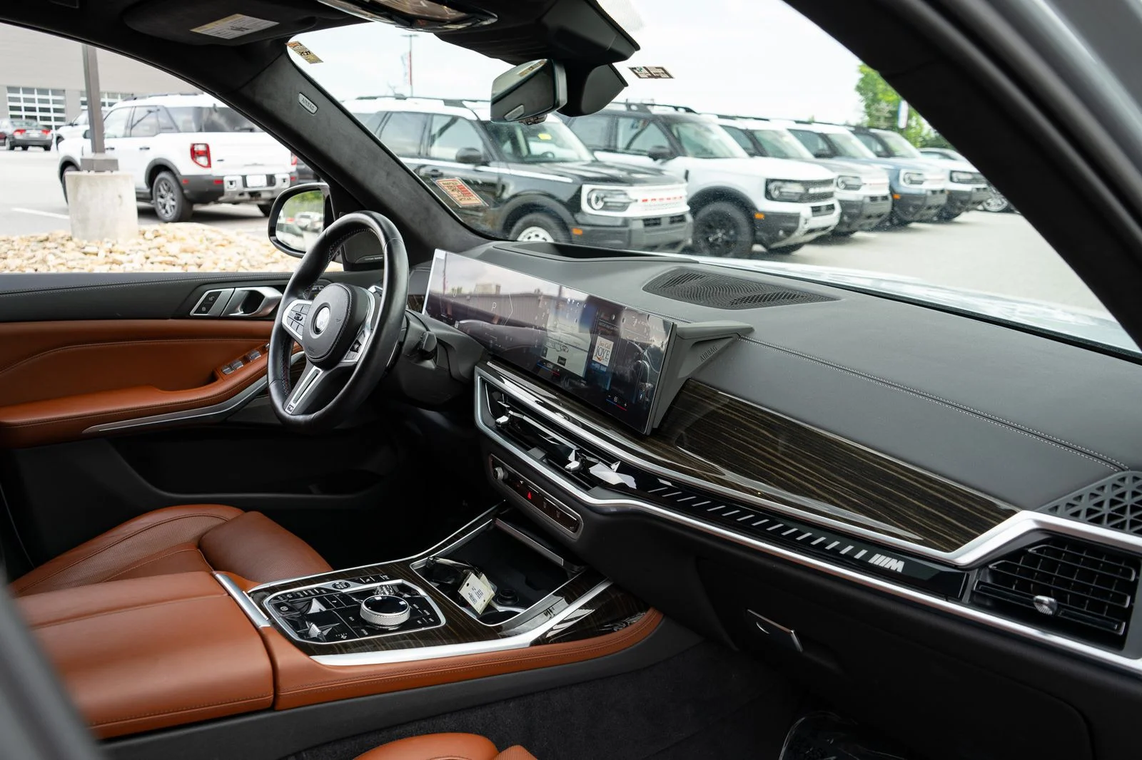 Used 2023 Gray BMW M60i image 43