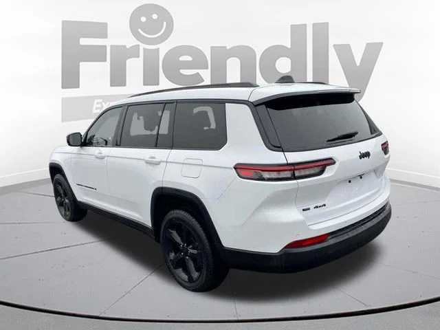 Used 2023 White Jeep Altitude image 7