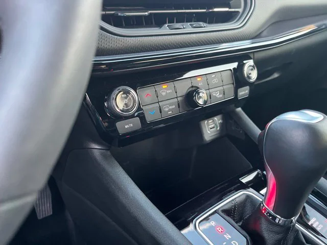 Used 2026 Silver Jeep Latitude image 25