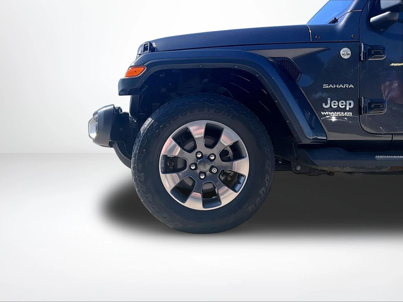 Used 2018 Gray Jeep Unlimited Sahara image 9