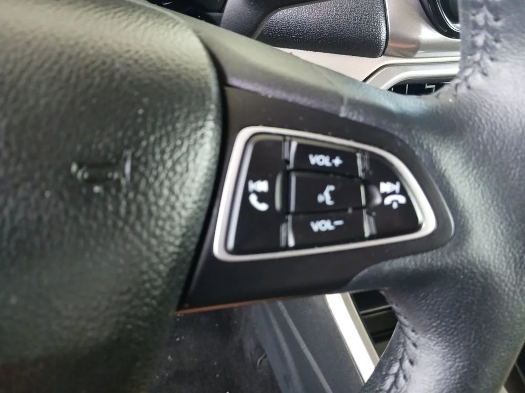 Used 2020 Silver Ford SE image 31
