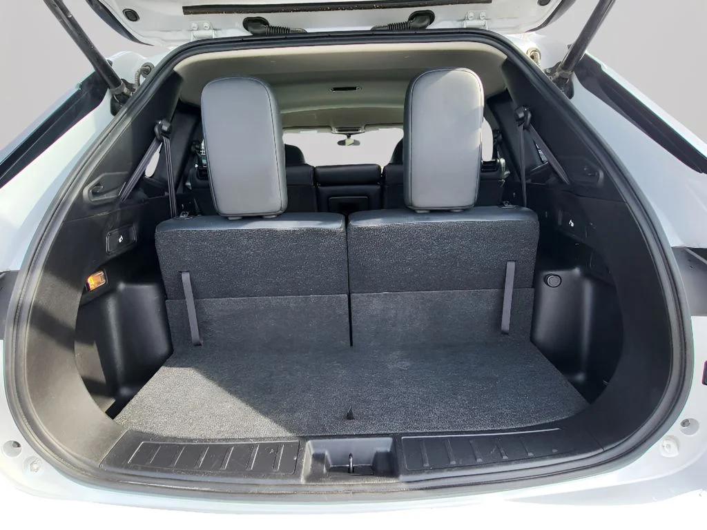 Used 2024 White Diamond Mitsubishi SE image 25