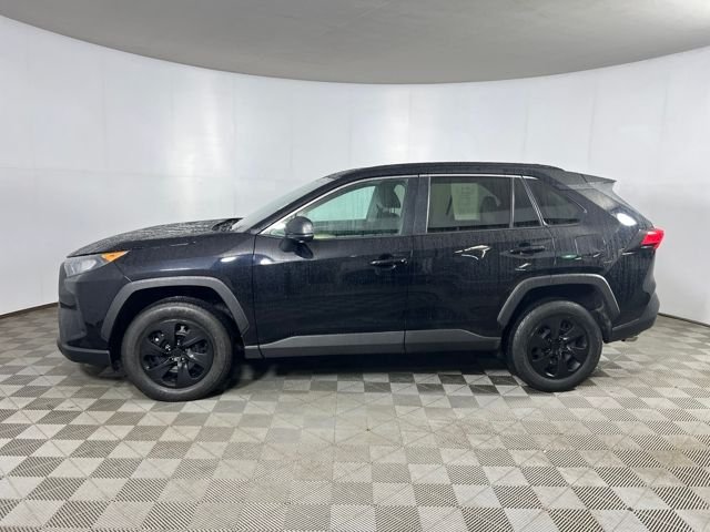 2019 Toyota RAV4 LE photo 3