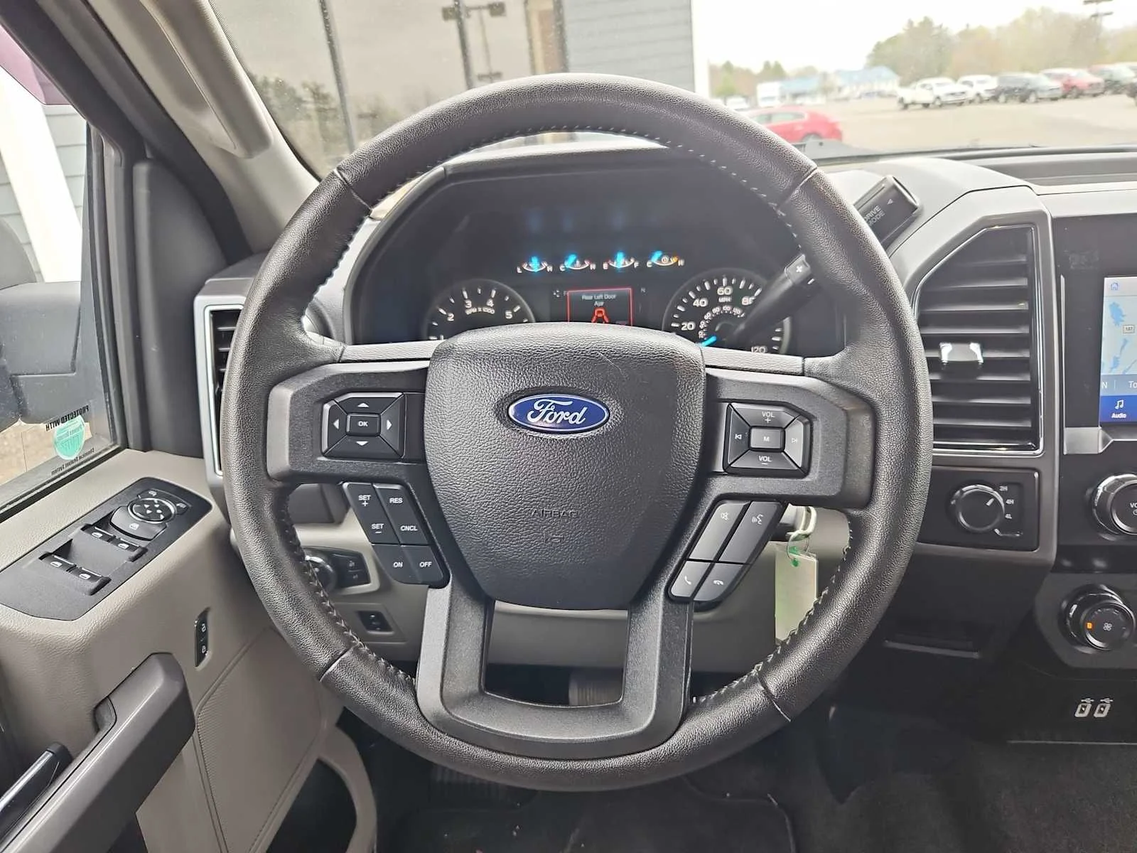 Used 2020 Oxford White/Magnetic Ford XLT image 17