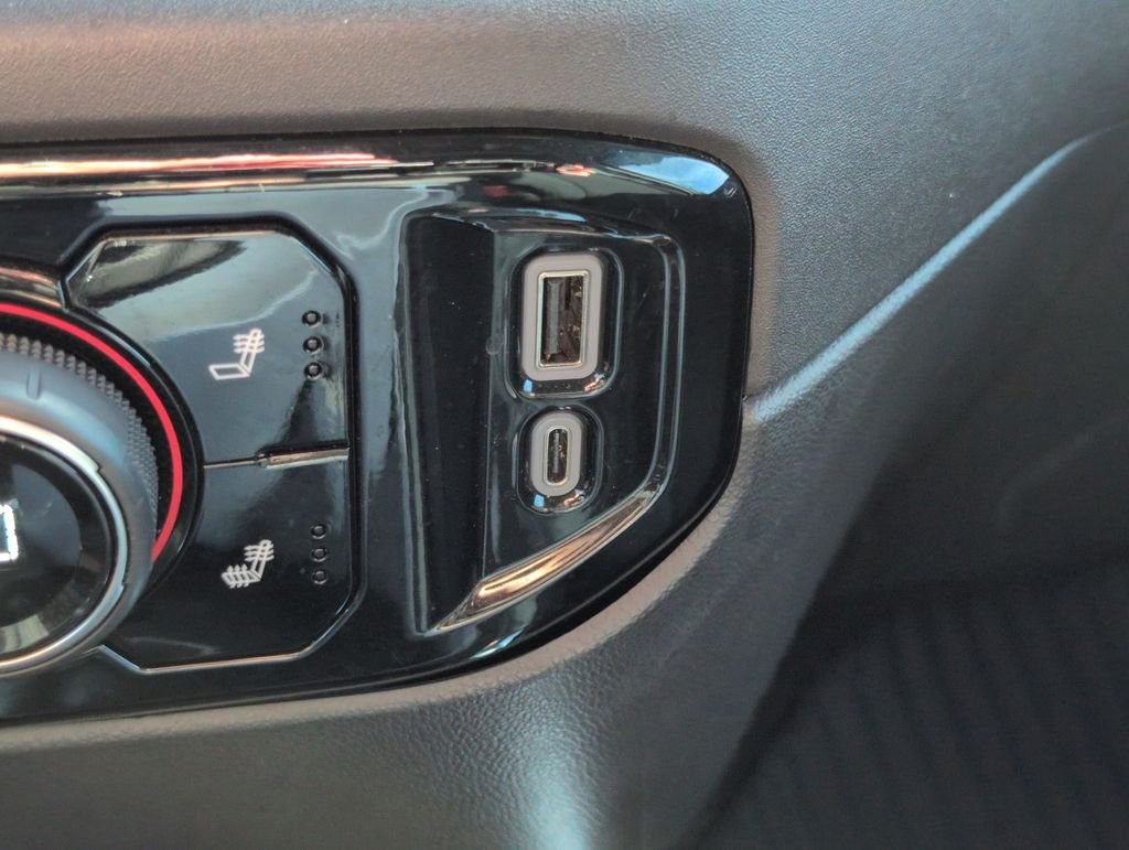 Used 2023 White Chevrolet LT image 18