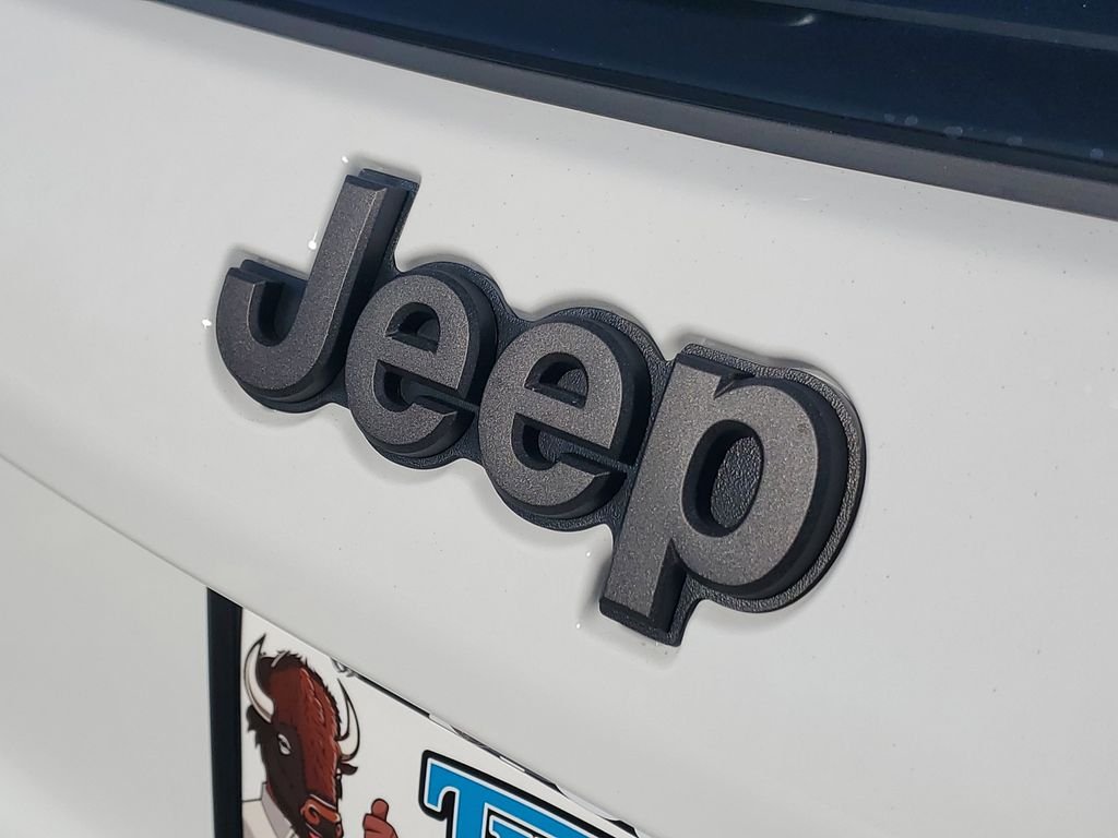 New 2026 Bright White Clearcoat Jeep Latitude image 5