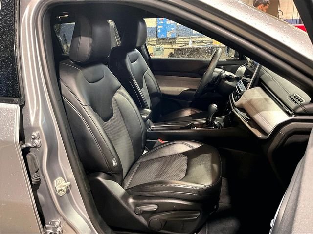 Used 2024 Silver Jeep Latitude image 7