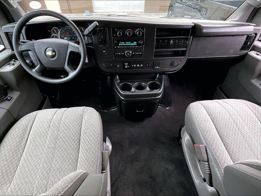 Used 2025 White Chevrolet LT image 21