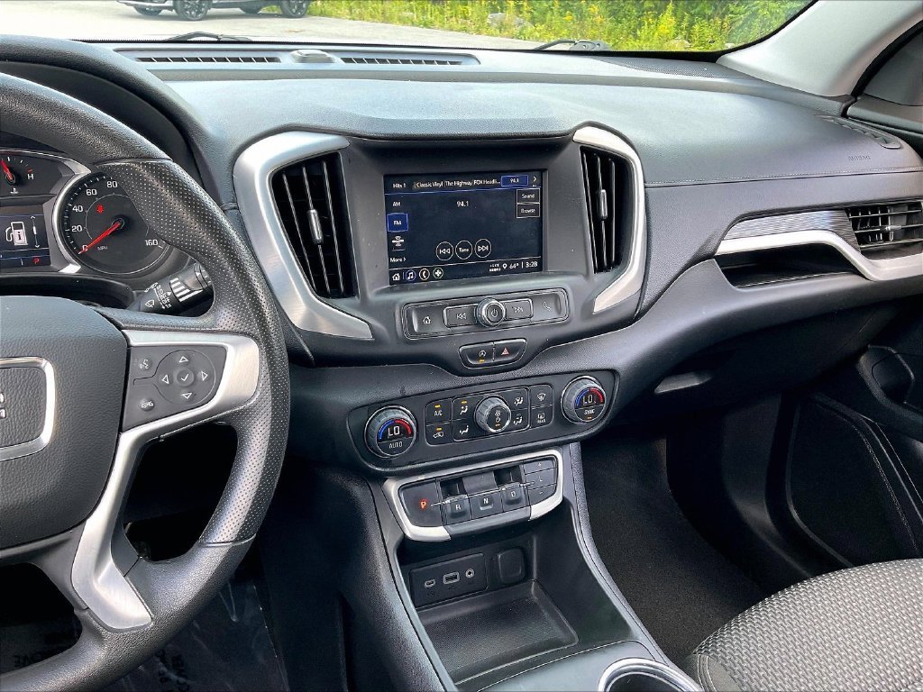Used 2022 Silver GMC SLE image 17