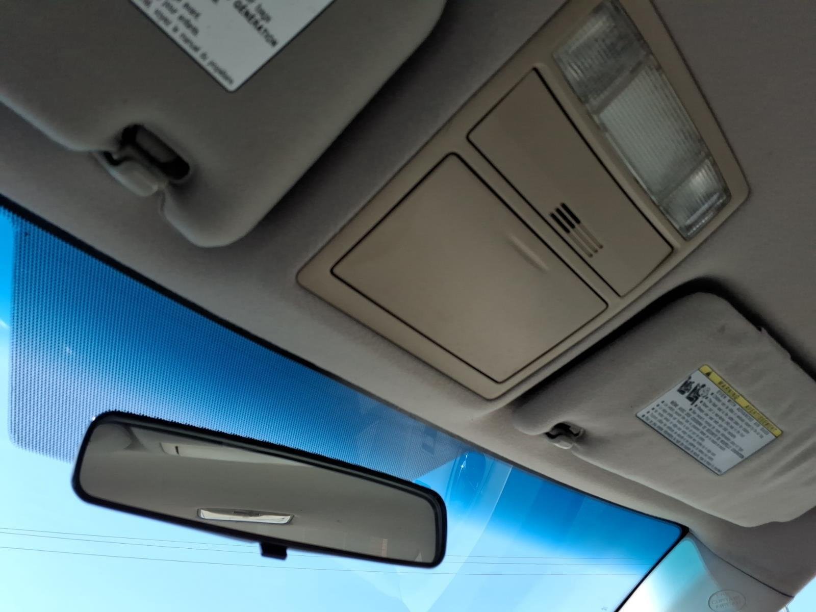 Used 2010  Toyota LE image 7