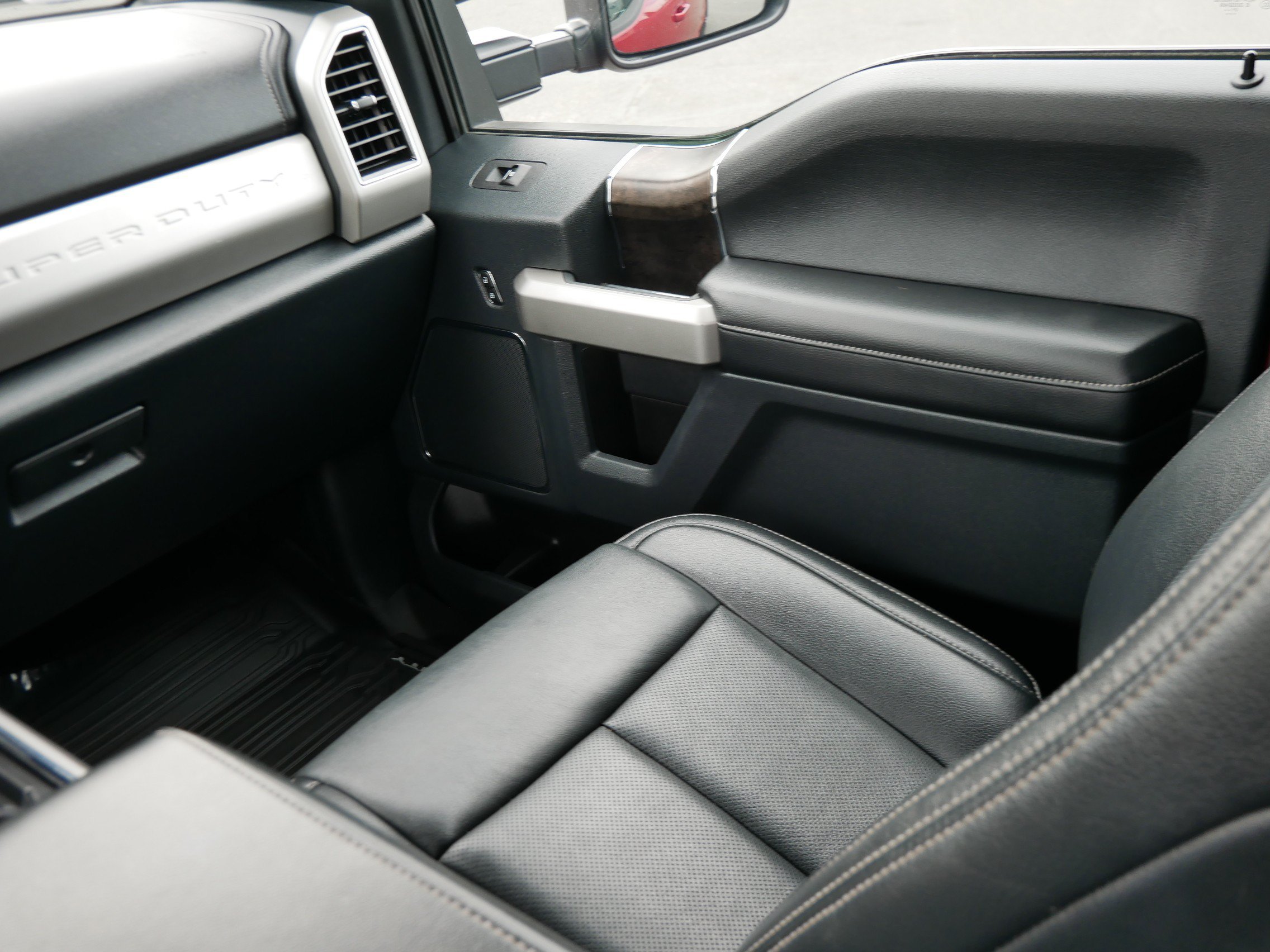 Used 2022 Red Ford LARIAT image 17