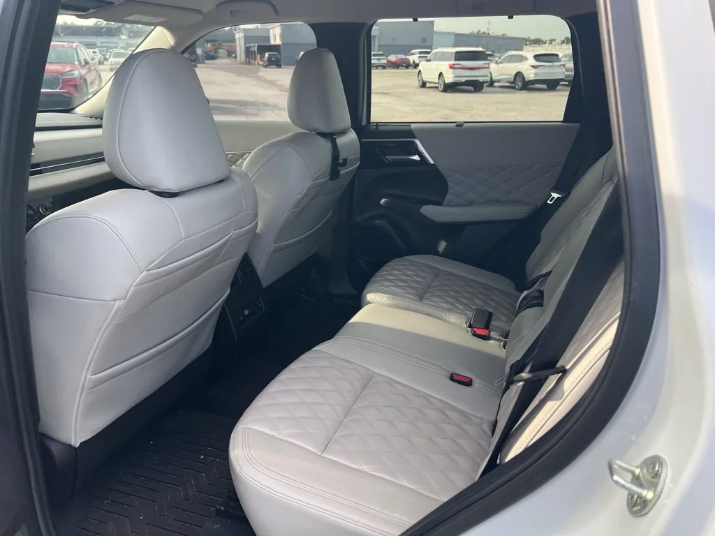 Used 2024 White Mitsubishi SEL image 9