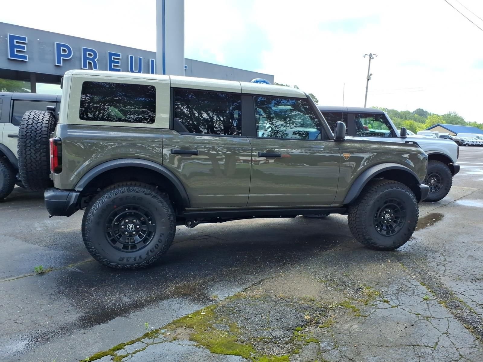 New 2026 Marsh Gray Ford Badlands® image 4