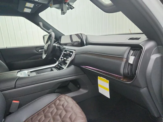 New 2026 White Nissan Platinum Reserve image 40
