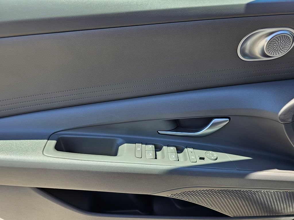 2025 Hyundai Elantra SE - Photo 22