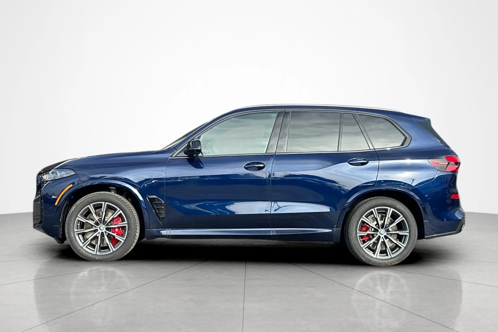 New 2026 Tanzanite Blue II Metallic BMW M60i image 2
