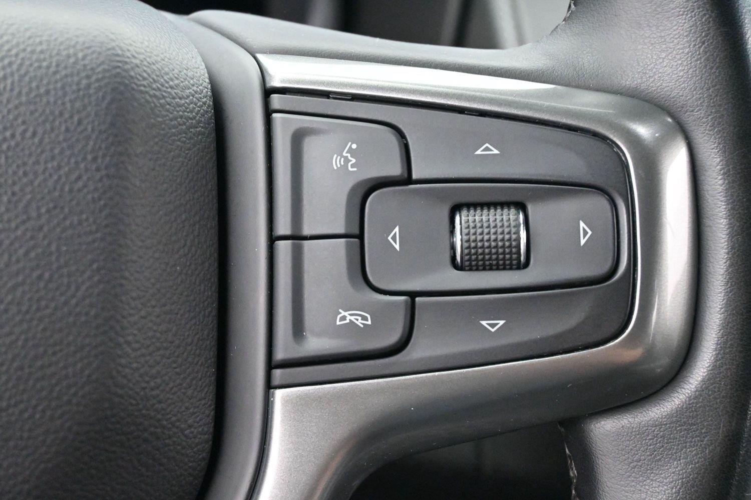 Used 2023 BLACK Chevrolet LT image 22
