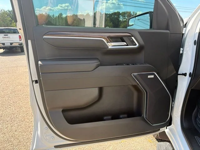 Used 2024 Summit White Chevrolet LT Trail Boss image 14