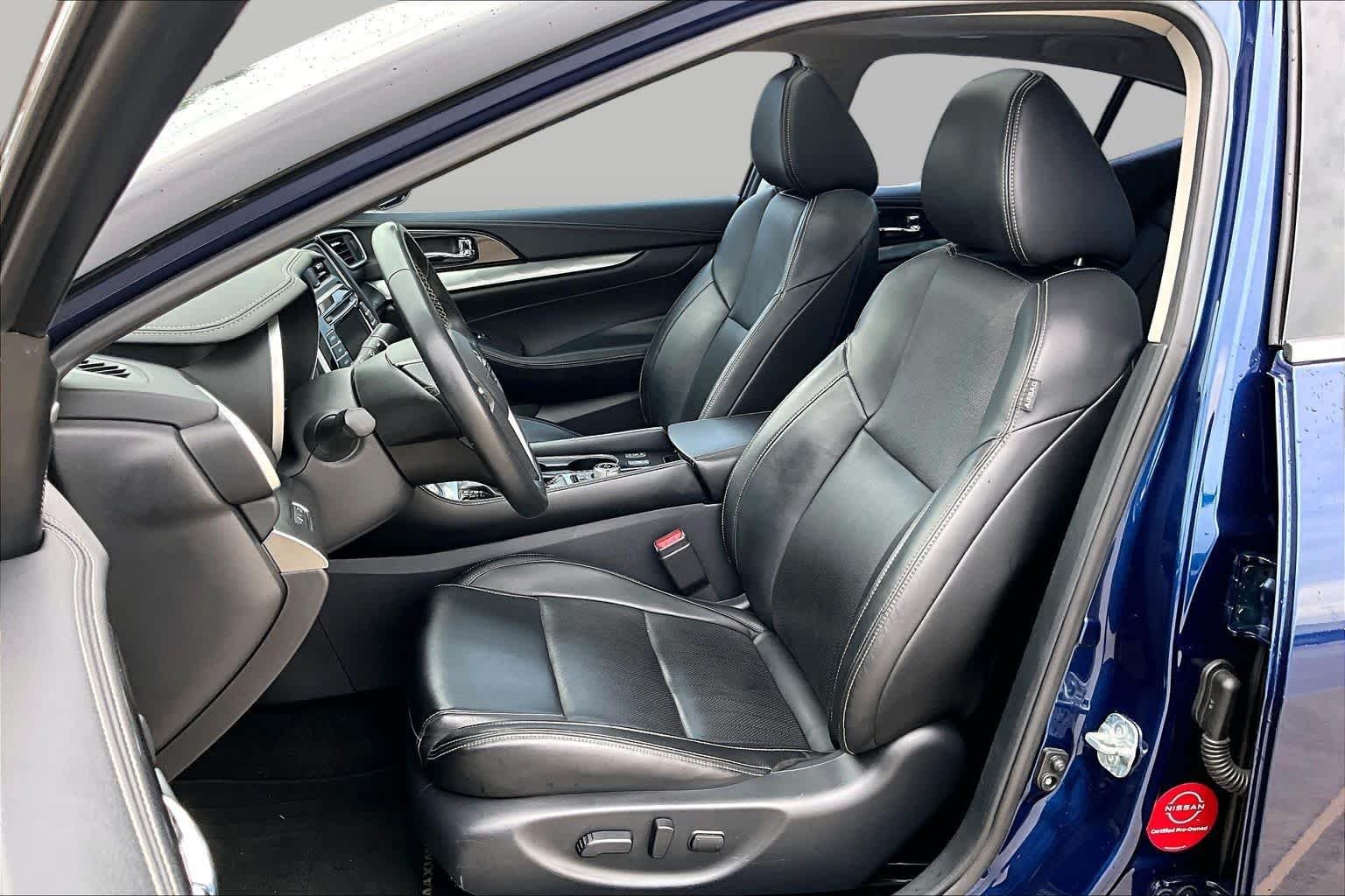 Used 2019 Deep Blue Pearl Nissan SL image 8