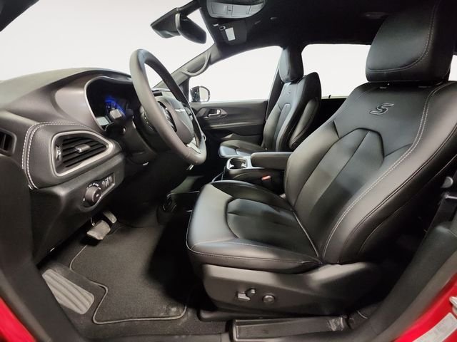 New 2026 Red Hot Pearl-Coat Exterior Paint Chrysler Select image 9