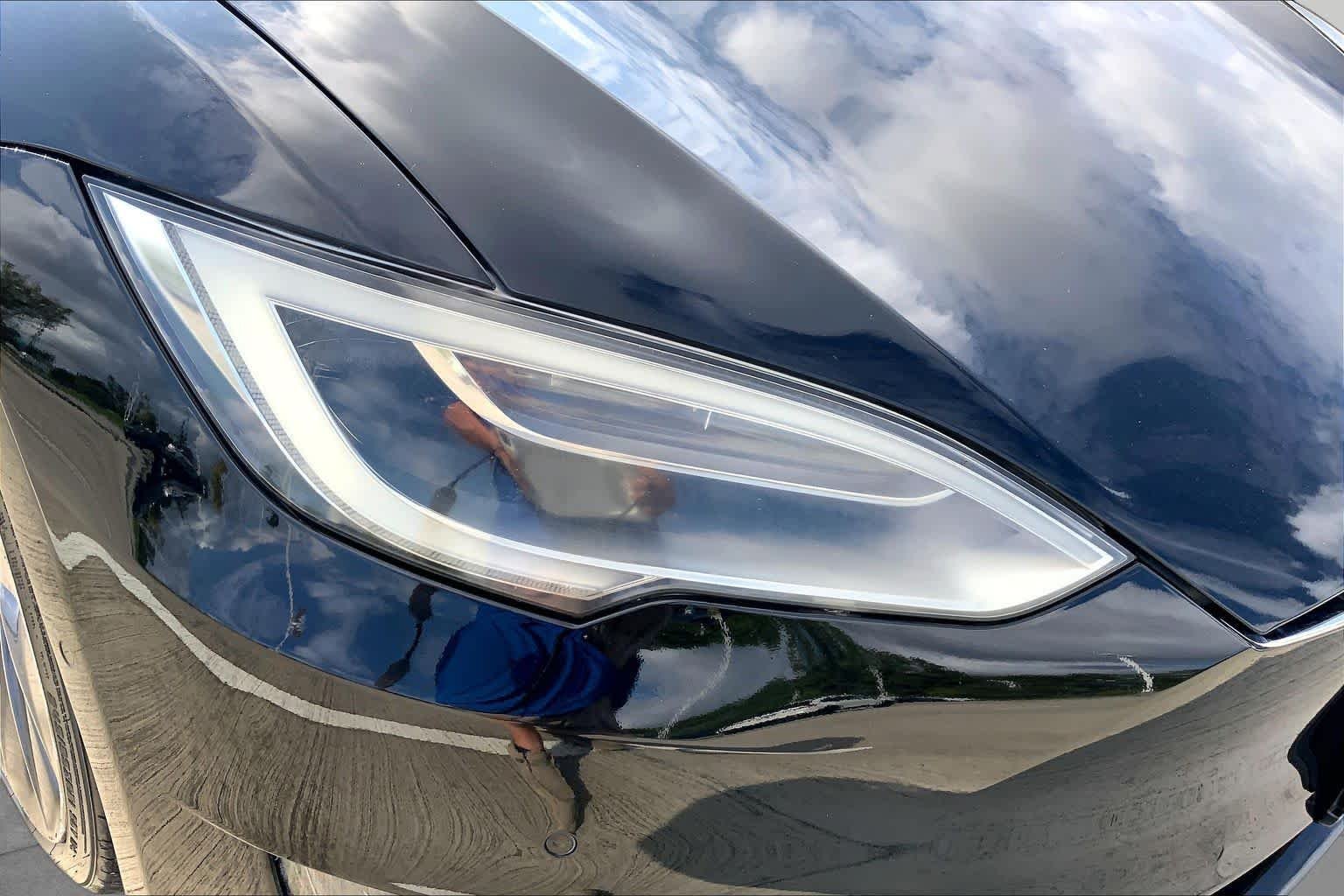 Used 2018 Obsidian Black Metallic Tesla 75D image 26