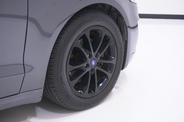 Used 2020 GREY Ford SE image 5
