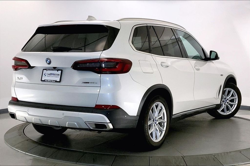 Used 2023 Mineral White Metallic BMW  image 12