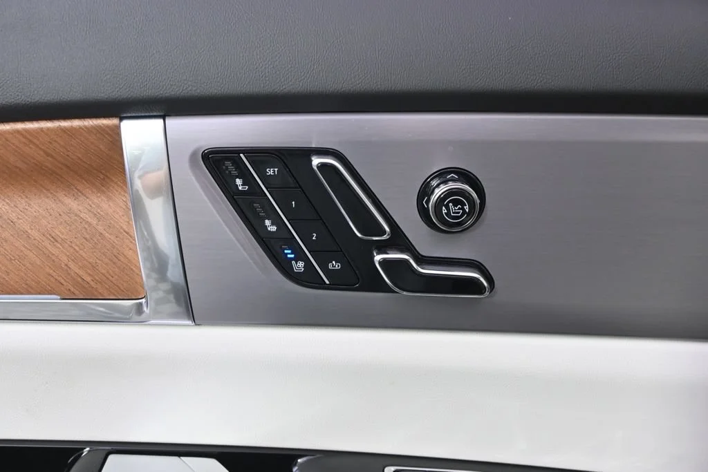 2027 Cadillac VISTIQ Sport - Photo 14