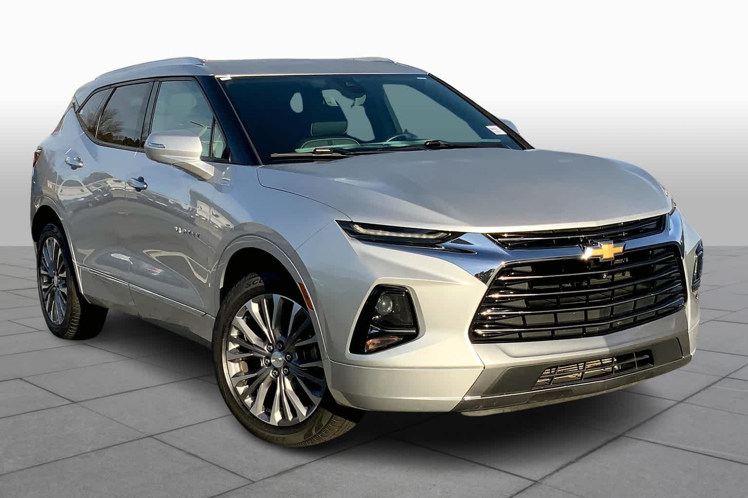 Used 2019 Silver Ice Metallic Chevrolet Premier image 3